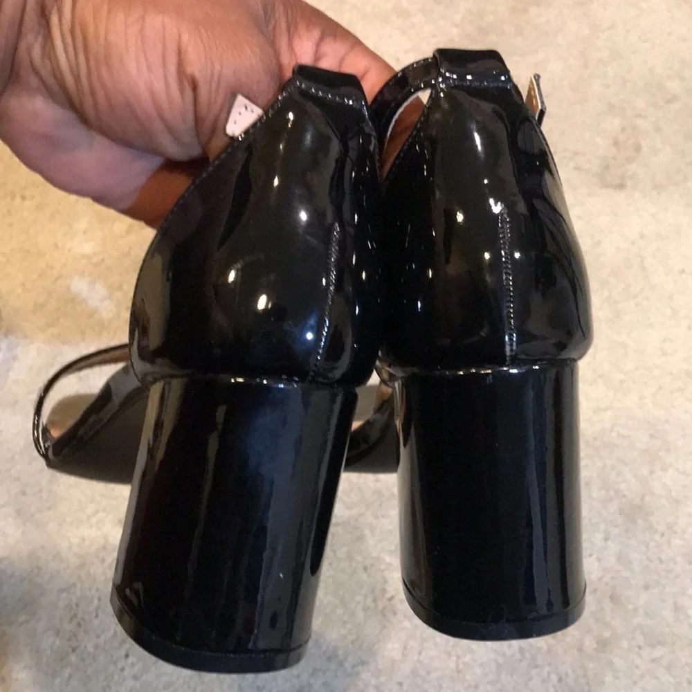 Ubee Black Faux Patent Leather Ankle Strap Chunky 3 inch Heel Sandal-Size 8.5